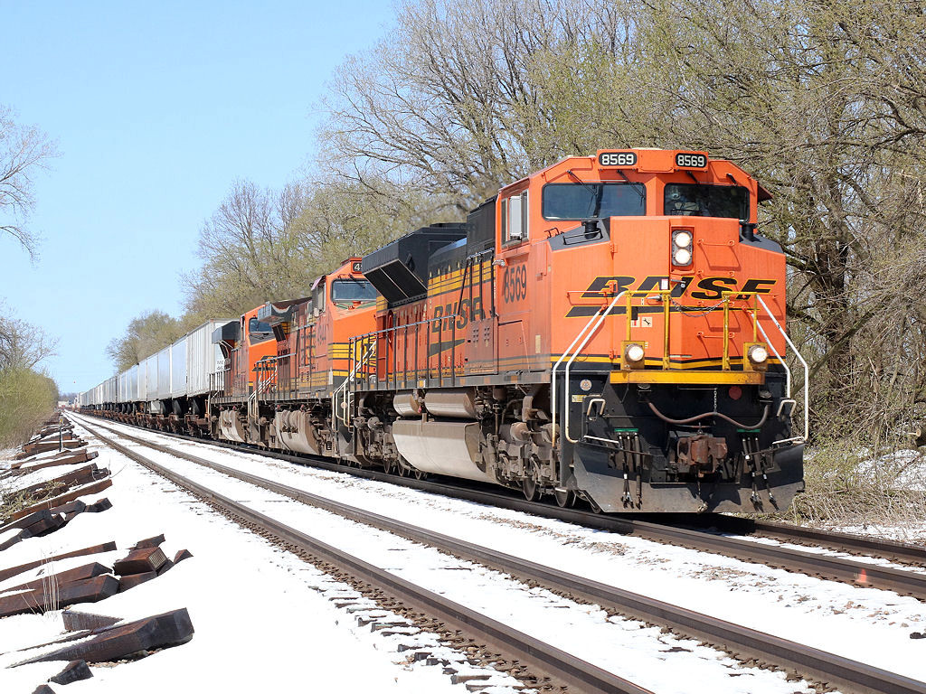 BNSF 8569